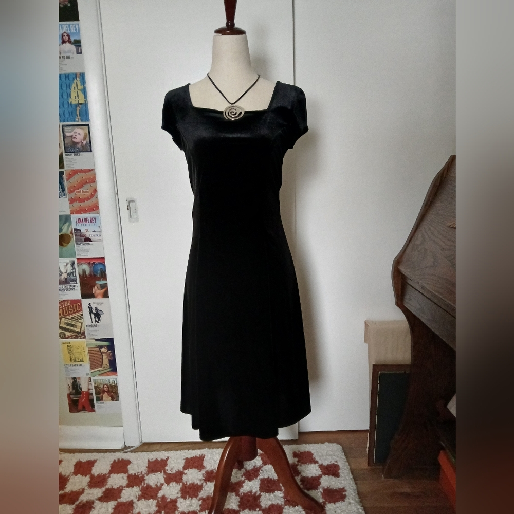 *SOLD* Vintage Cap Sleeve Black Velvet Dress